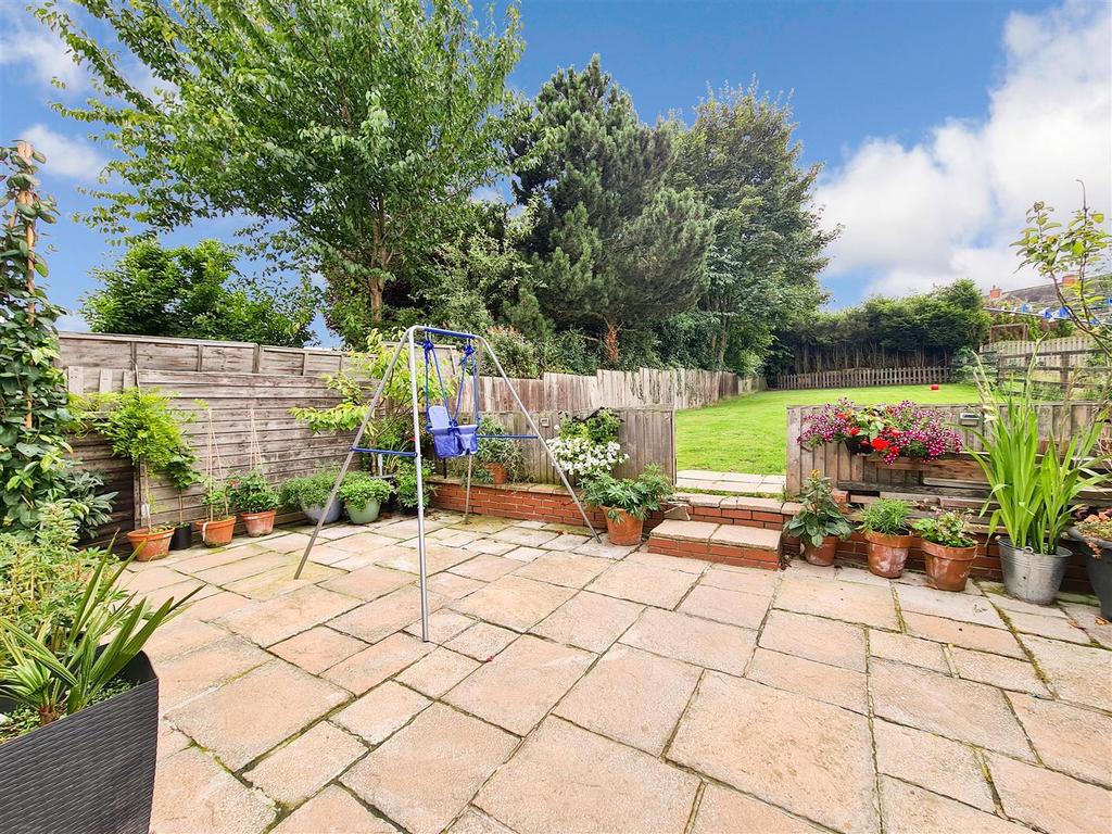 Newsome Avenue, Wombwell, Barnsley 3 bed semidetached house £150,000