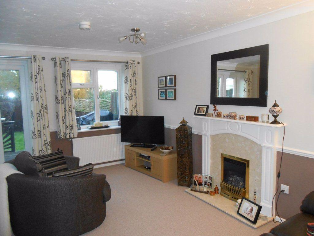 Fountains Place, Eye, Peterborough 2 bed terraced house £725 pcm (£