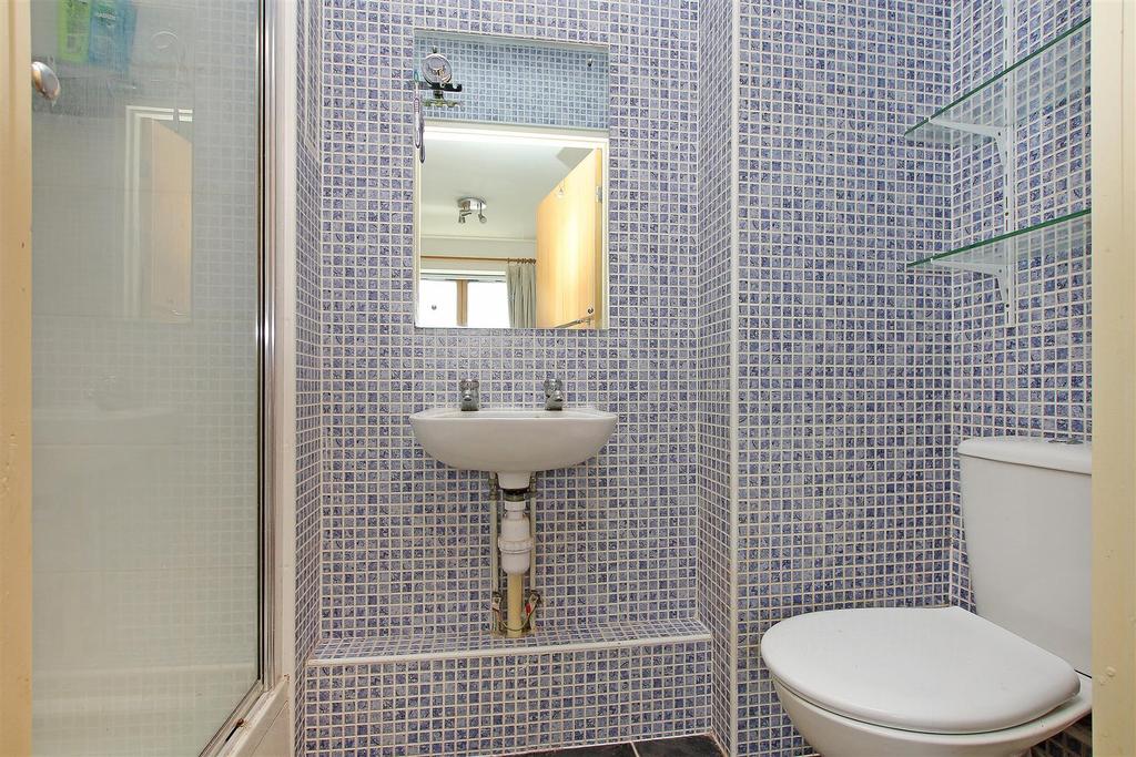 8.En-Suite.JPG