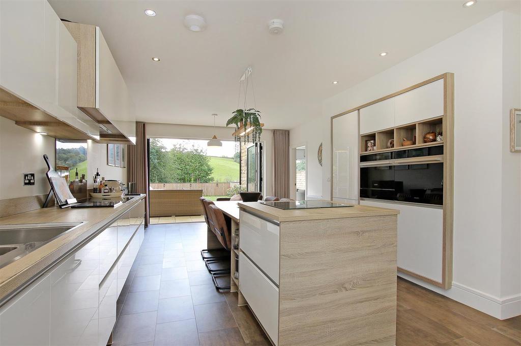 6.Kitchen2.JPG