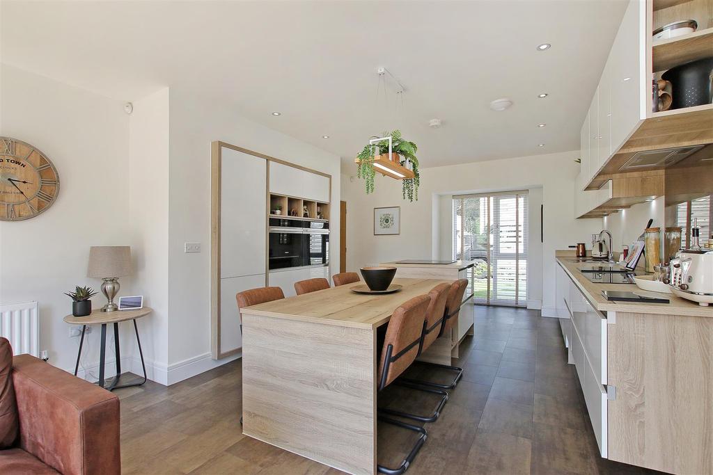 9.Kitchen5.JPG