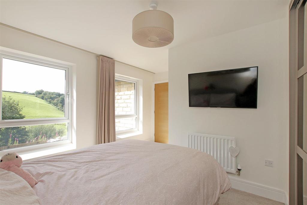 18.Bed2 2.JPG