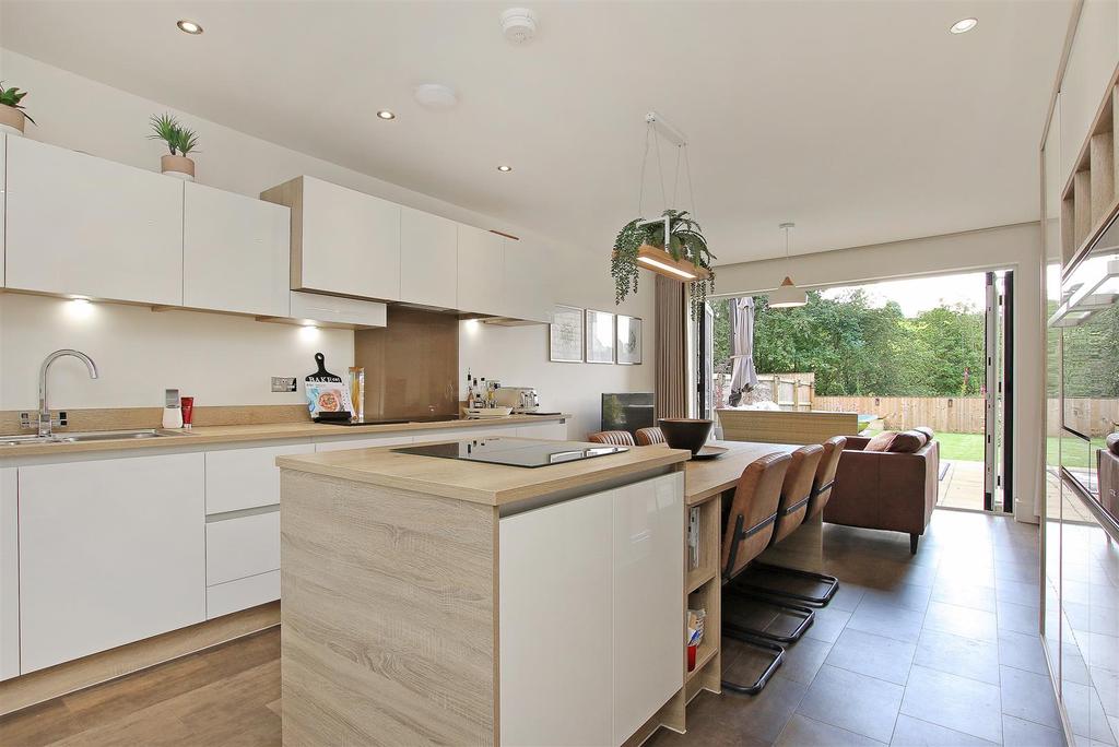 5.Kitchen1.JPG