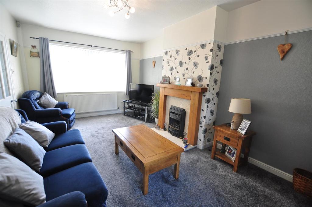 Lyttleton Avenue, Halesowen 3 bed semidetached house £260,000