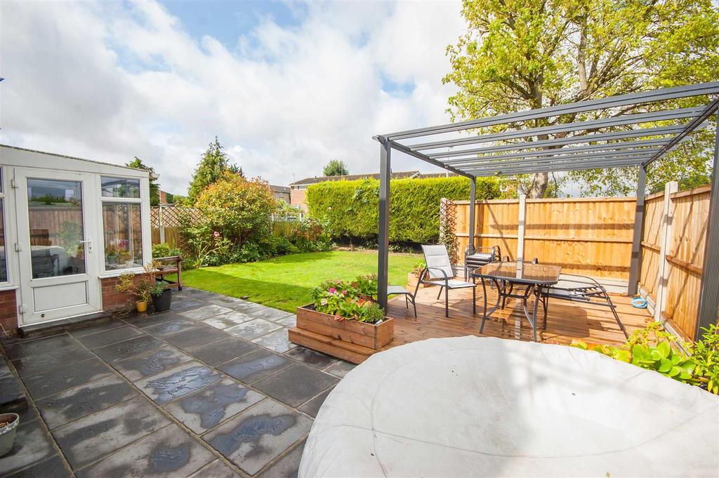 Bryony Close, Witham 2 bed end of terrace house £300,000