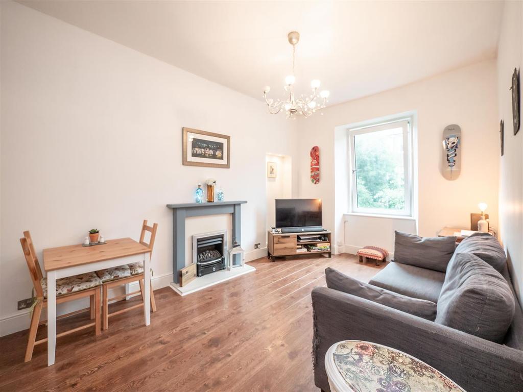 17/7 Milton Street, Edinburgh, EH8 8EZ 2 bed flat £230,000
