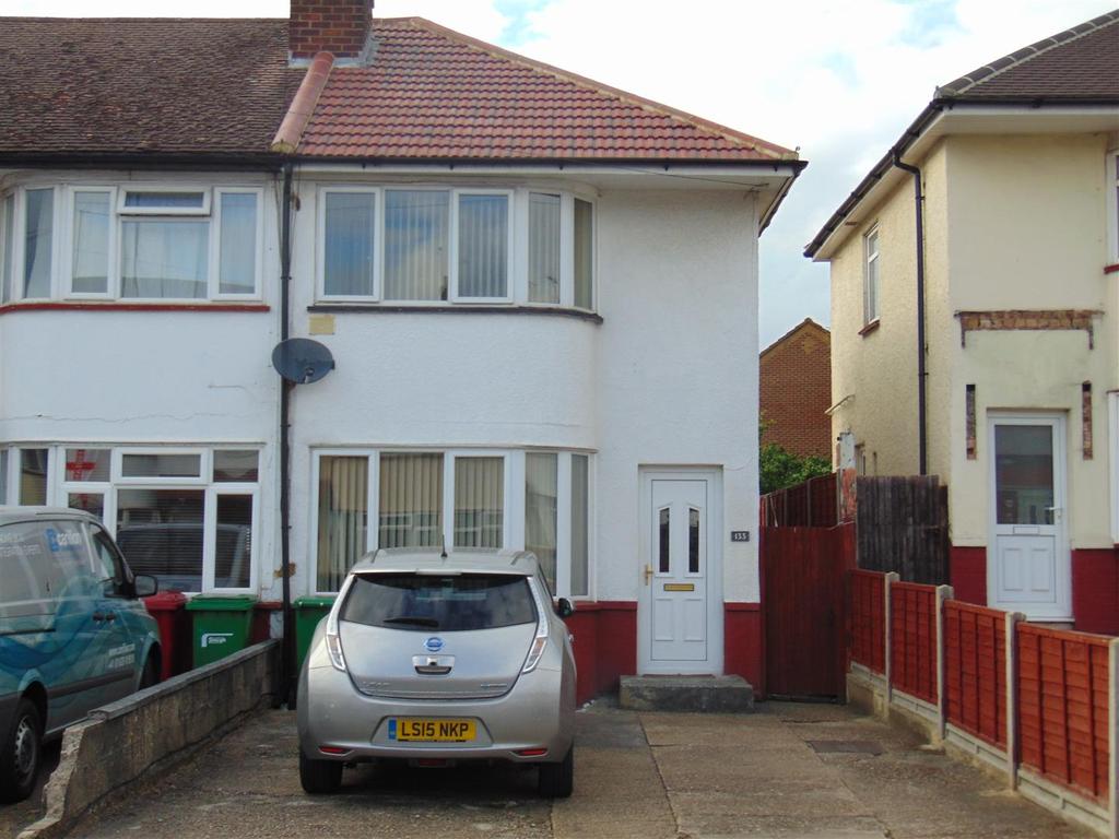 Bower Way, Cippenham 2 bed end of terrace house £1,200 pcm (£277 pw)