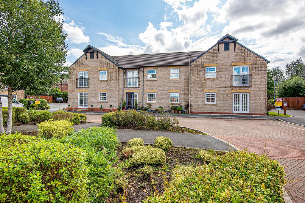 Redfield Croft, Leigh, WN7 1EN 2 bed flat £125,000