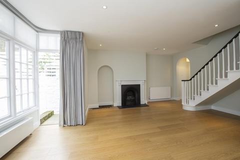 70 Cadogan Lane, London, SW1X 9DY