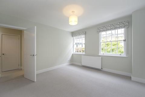 70 Cadogan Lane, London, SW1X 9DY