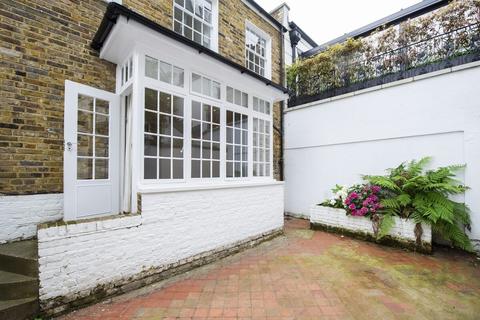 70 Cadogan Lane, London, SW1X 9DY
