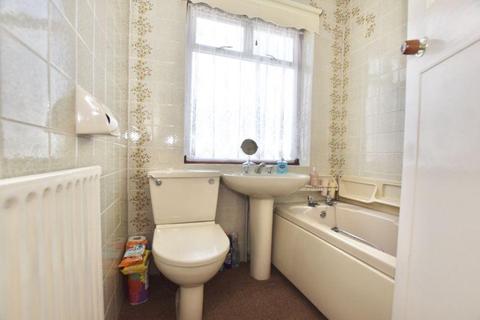 15 Eaton Drive, Romford, RM5 2NH