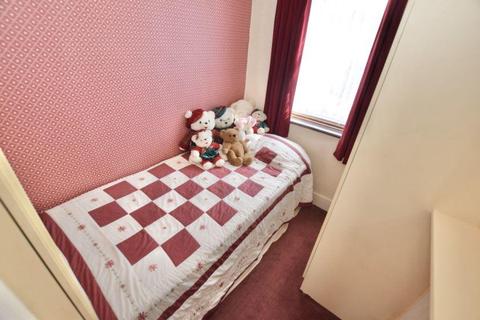 15 Eaton Drive, Romford, RM5 2NH