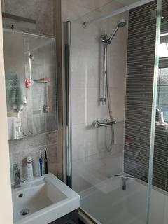 3 bedroom semi-detached house to rent, Lansbury Drive, Hayes UB4