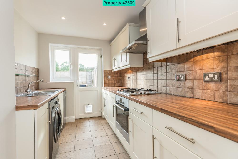 Botley Road, Chesham, HP5 1XY 3 bed terraced house £1,500 pcm (£346 pw)