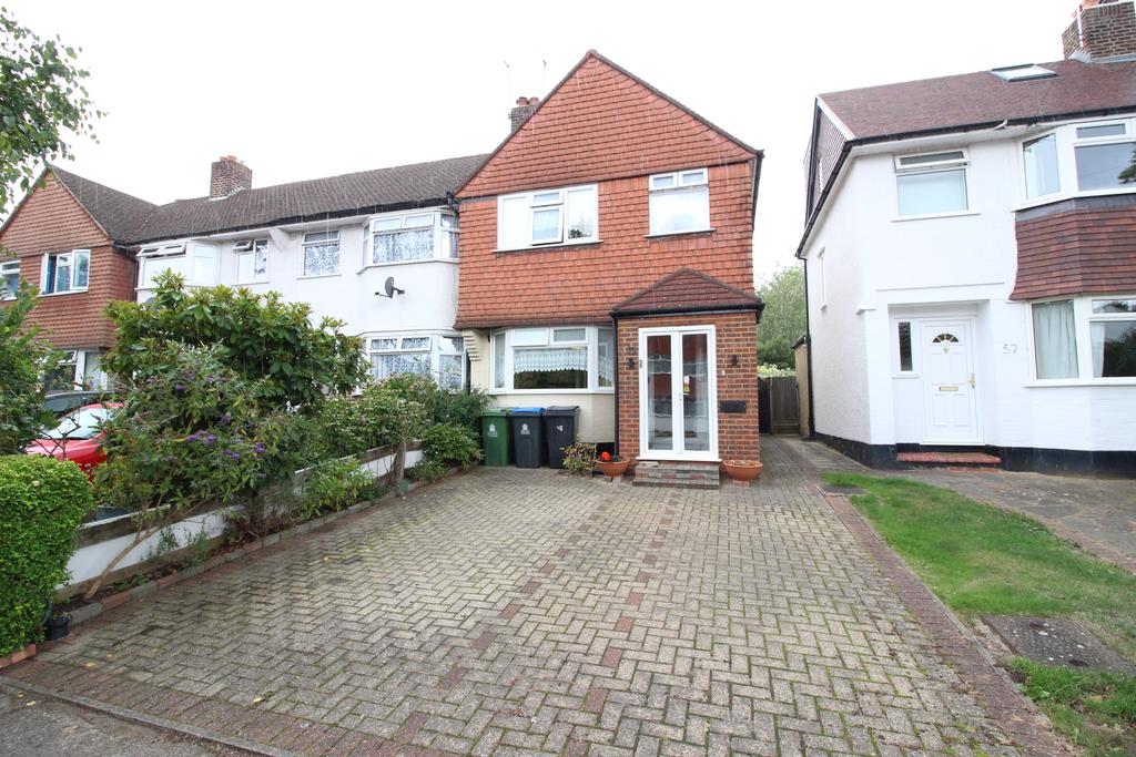 Kingshill Avenue, Worcester Park KT4 3 bed end of terrace house £520,000