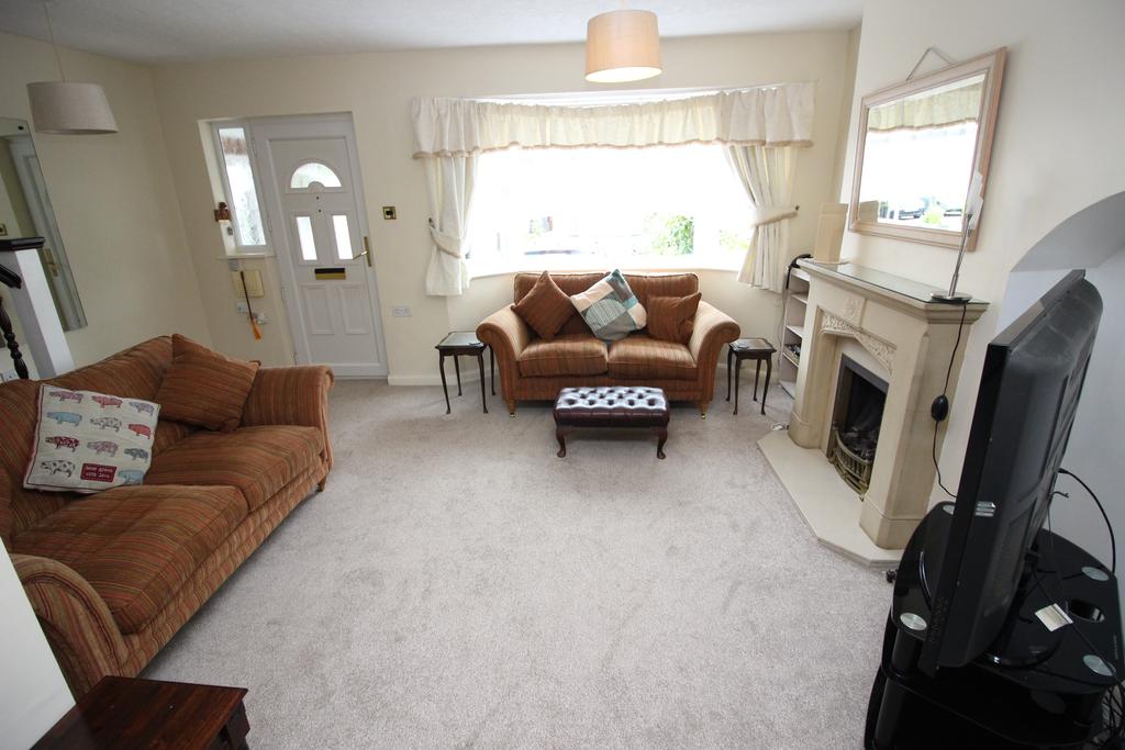Kingshill Avenue, Worcester Park KT4 3 bed end of terrace house £520,000