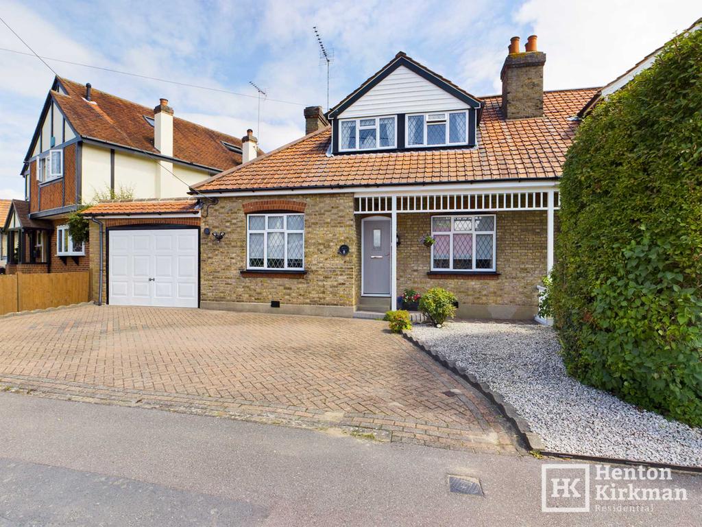 Rosslyn Road, Billericay 4 bed semidetached house £649,000