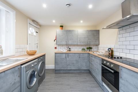 6 bedroom terraced house to rent, 3 Norwood Terrace, Hyde Park, Leeds, LS6 1EA