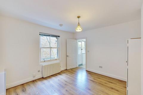 Studio to rent, Albany Road,Ealing,W13