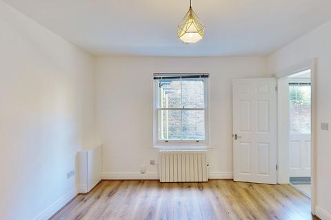 Studio to rent, Albany Road,Ealing,W13