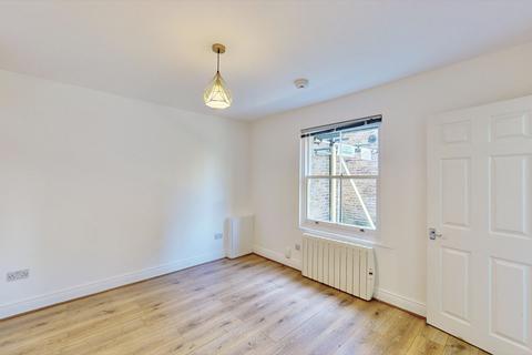 Studio to rent, Albany Road,Ealing,W13