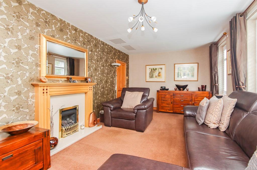 Moss Lane, Partington, Manchester, M31 3 bed semidetached house £240,000