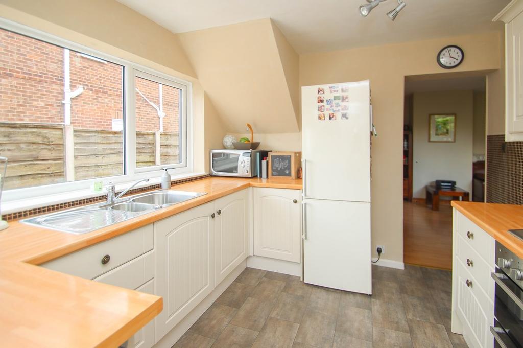 Moss Lane, Partington, Manchester, M31 3 bed semidetached house £240,000