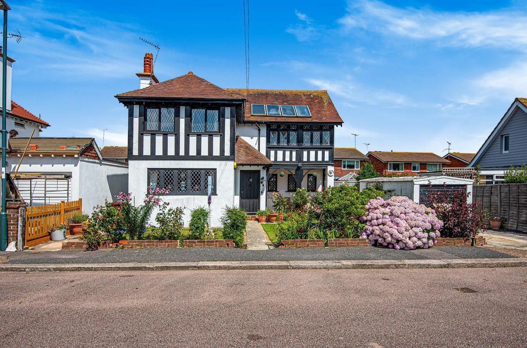 Nelson Road, Bognor Regis, PO21 4 bed detached house £450,000