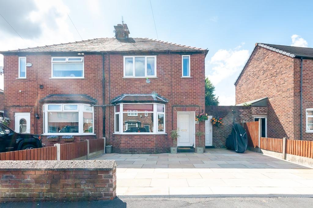 Queens Drive, NewtonleWillows, WA12 2 bed semidetached house £150,000