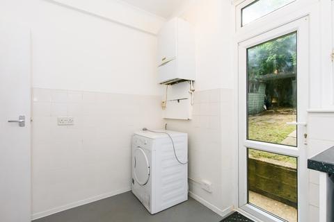 105 High Grove, London, SE18 2PU