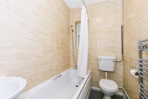 105 High Grove, London, SE18 2PU