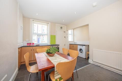 4 bedroom terraced house to rent, 47 Headingley Avenue, Headingley, Leeds, LS6 3ER