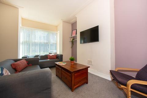 4 bedroom terraced house to rent, 47 Headingley Avenue, Headingley, Leeds, LS6 3ER