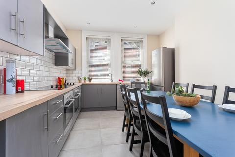 8 bedroom terraced house to rent, 5 Estcourt Avenue, Headingley, Leeds, LS6 3ES
