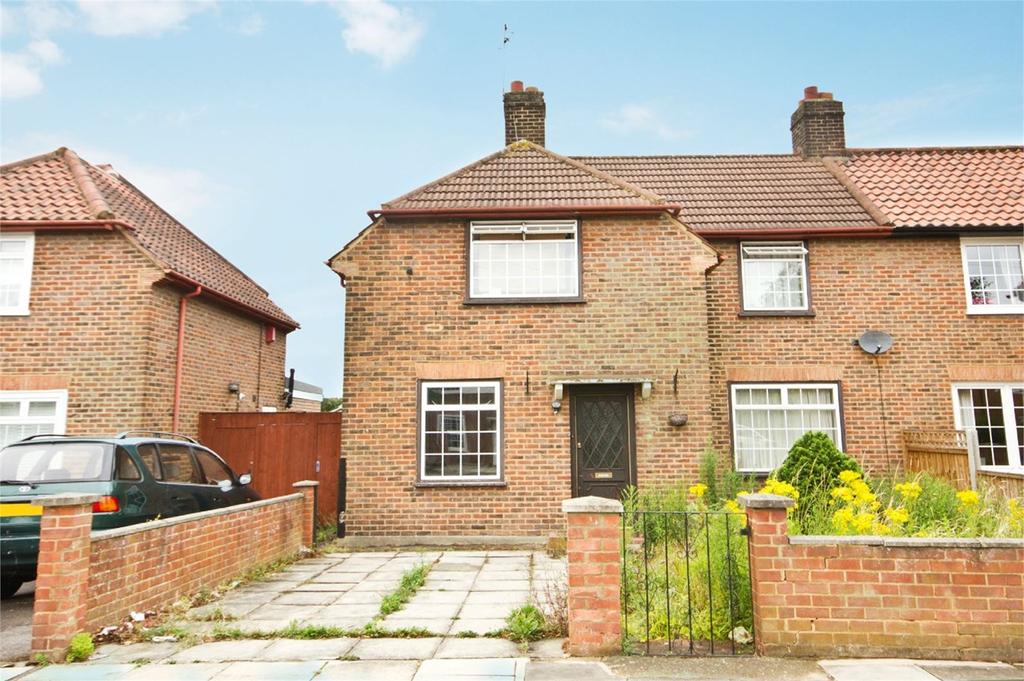 Saxon Drive, Acton, London, W3 3 bed terraced house £2,200 pcm (£508 pw)