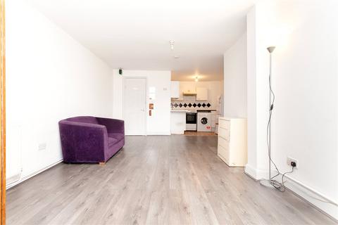 Studio to rent, Clarence Road, Hackney, E5
