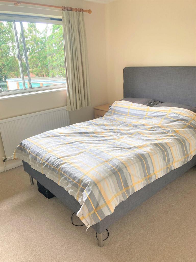 2 bedroom flat to re