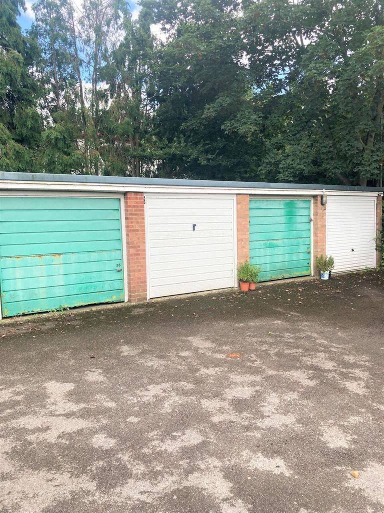 2 bedroom flat to re
