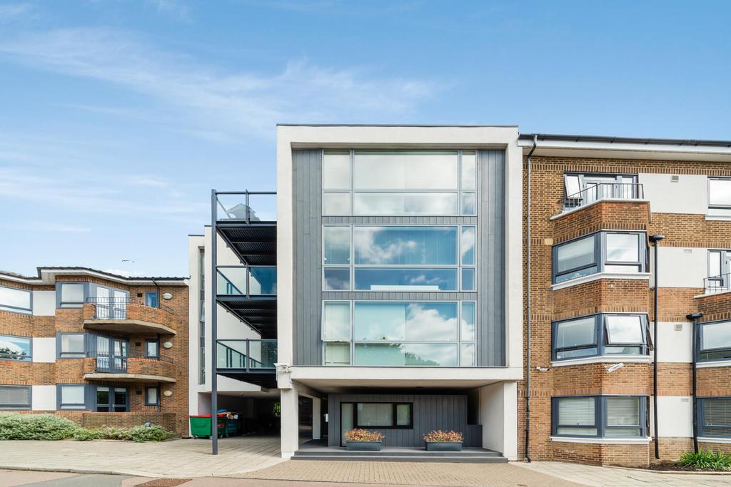 Kew Bridge Court, Kew Bridge, London, W4 1 bed apartment £1,560 pcm