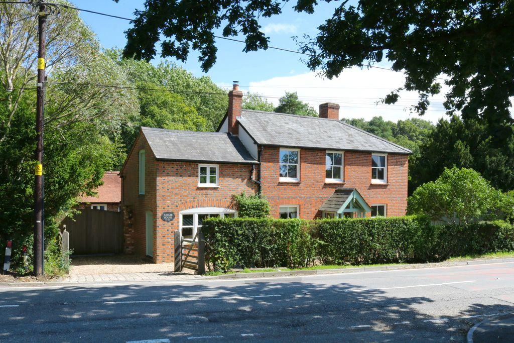 House, Ashford Hill, Thatcham RG19 8BQ 4 bed detached house £875,000