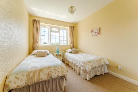 24 Balmoral Road, Worcester Park, KT4 8SR