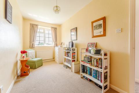 24 Balmoral Road, Worcester Park, KT4 8SR