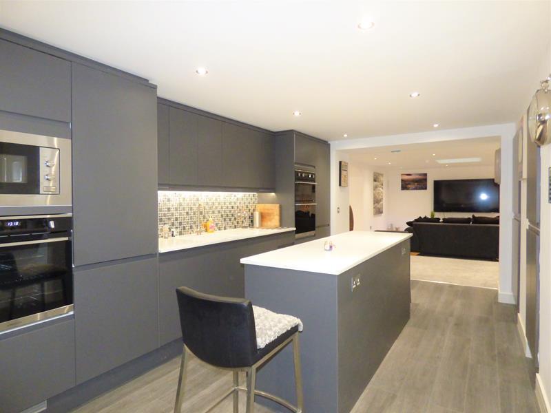 St. James Court, Albert Road South, Malvern, Worcestershire, WR14 3DX 2