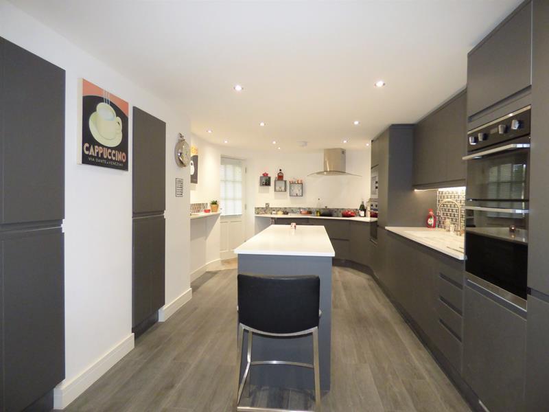 St. James Court, Albert Road South, Malvern, Worcestershire, WR14 3DX 2