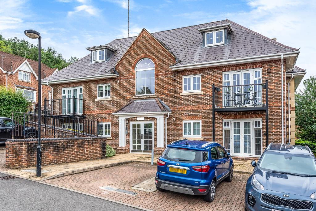 Loudwater, Buckinghamshire, HP11 2 bed flat £275,000