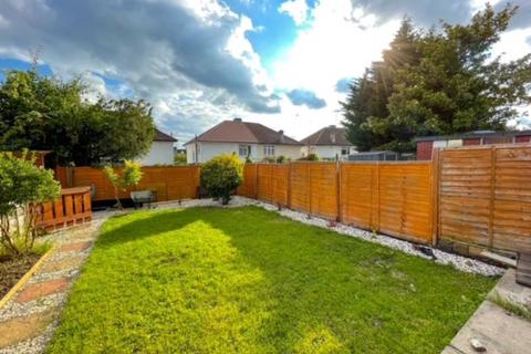 34 Coates Road, Elstree, Borehamwood, WD6 3DS