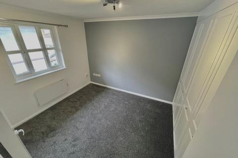 2 bedroom flat for sale - Hilltop Close, SS6