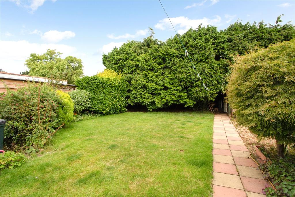 Station Road, Park Gate, Southampton, SO31 5 bed detached house £725,000