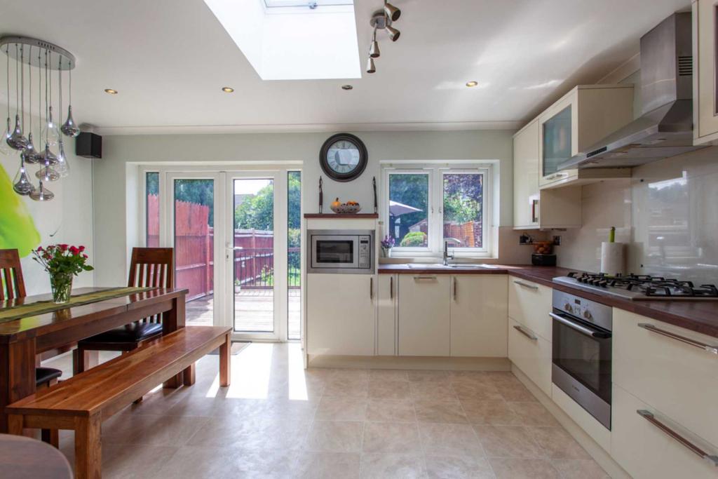 Sheridan Avenue, Caversham, Reading 3 bed semidetached house £515,000